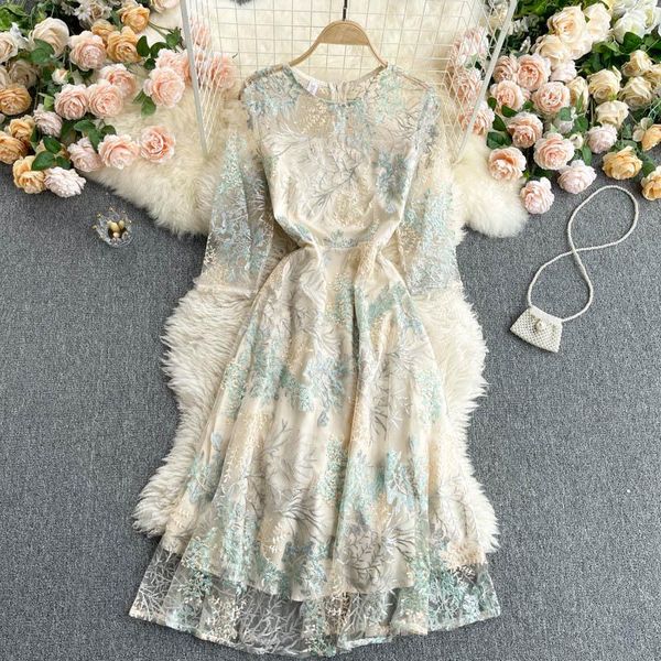 casual dresses 2021 spring summer retro vestidos female heavy industry embroidery perspective mesh round neck temperament midi dress 262, Black;gray
casual dresses 2021 spring summer retro vestidos female heavy industry embroidery perspective mesh round neck temperament midi dress 262, Black;gray