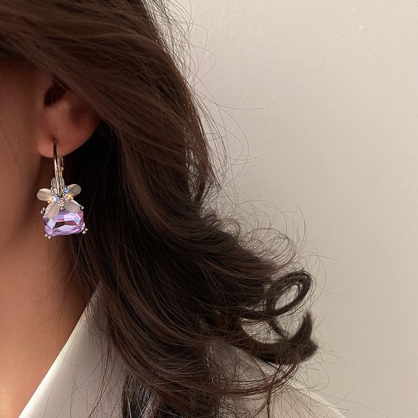925 silver needle flower earrings fashion temperament super fairy crystal personality exaggerated atmosphere earrings
925 silver needle flower earrings fashion temperament super fairy crystal personality exaggerated atmosphere earrings