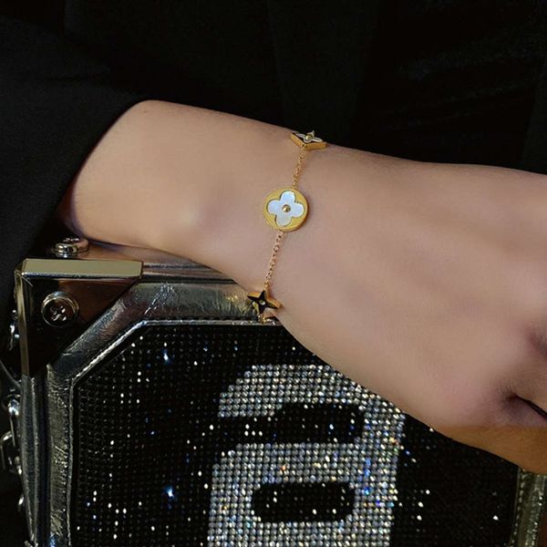 lucky four leaf clover bracelet women's korean version fashion simple personality indifference niche design high level hand accessories, Black
lucky four leaf clover bracelet women's korean version fashion simple personality indifference niche design high level hand accessories, Black