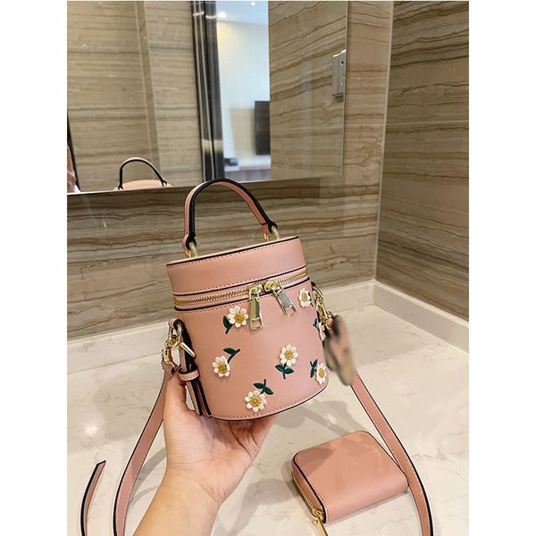 2021 version small daisy series bucket bag girl one shoulder portable u42u mda4 luxuryss designerss yw
2021 version small daisy series bucket bag girl one shoulder portable u42u mda4 luxuryss designerss yw