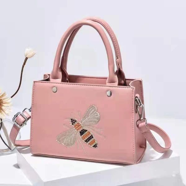 evening bags 2021 fashion single shoulder messenger bag ladies fashionable purses and handbag embroidery pattern crossbody for women
evening bags 2021 fashion single shoulder messenger bag ladies fashionable purses and handbag embroidery pattern crossbody for women