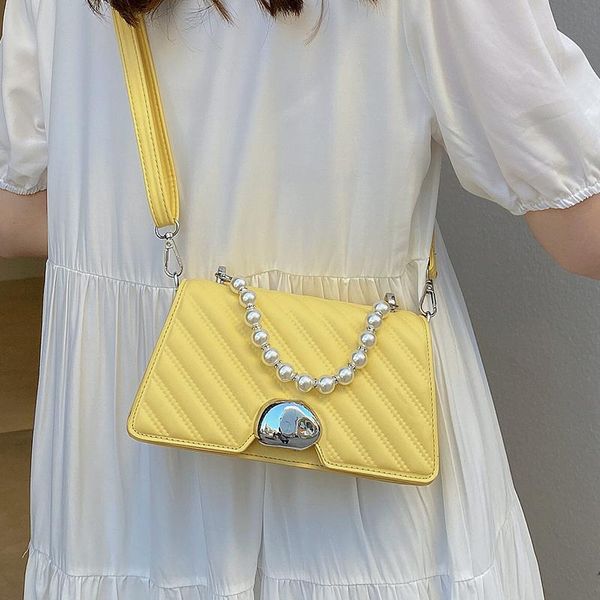 bolso mano con cadena perlas de para mujer, hombro tipo bandolera, a la moda calidad 2021 shoulder bags
bolso mano con cadena perlas de para mujer, hombro tipo bandolera, a la moda calidad 2021 shoulder bags