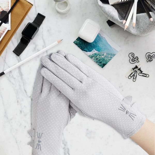 five fingers gloves women sun protection thin summer uv resistant cool breathable mesh driving touch screen, Blue;gray
five fingers gloves women sun protection thin summer uv resistant cool breathable mesh driving touch screen, Blue;gray