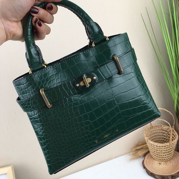 2021 summer new small ck handbag simple versatile metal lock single shoulder messenger women's bag
2021 summer new small ck handbag simple versatile metal lock single shoulder messenger women's bag