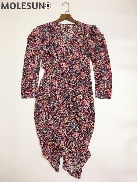 casual dresses 2021ss woman vintage floral print silk midi dress cinched gathered waist v-neck long sleeves fashion, Black;gray
casual dresses 2021ss woman vintage floral print silk midi dress cinched gathered waist v-neck long sleeves fashion, Black;gray