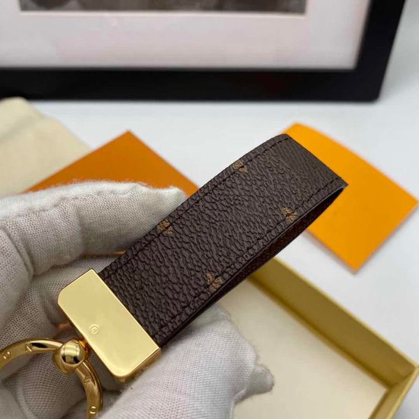 2021 key chain couple car handmade leather men's and women's bag pendant accessories 9-color style with box dustbag, Silver
2021 key chain couple car handmade leather men's and women's bag pendant accessories 9-color style with box dustbag, Silver