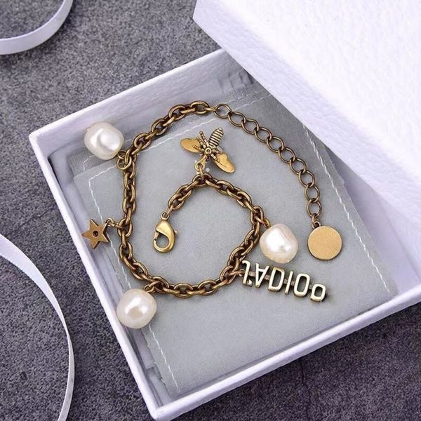 fashion bracelet d home / simple letter style fashion design brass material bee, Golden;silver
fashion bracelet d home / simple letter style fashion design brass material bee, Golden;silver