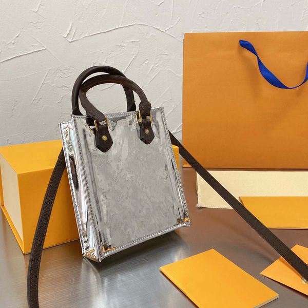 2021 fashion trend women's bags chain type small and exquisite multi-functional one shoulder messenger bag
2021 fashion trend women's bags chain type small and exquisite multi-functional one shoulder messenger bag