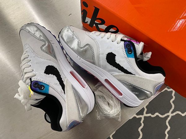 2021 dating artifact for mens womens designer luxury shoes leisure shoes night club sneakers 2 colors advanced material with original box, Black
2021 dating artifact for mens womens designer luxury shoes leisure shoes night club sneakers 2 colors advanced material with original box, Black