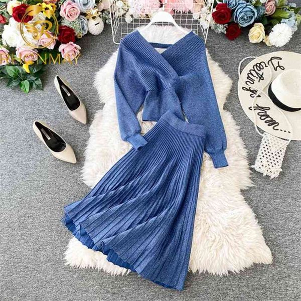elgant fashion women two pieces set batwing sleeve knitted lurex pullover sweater pleated midi skirt solid female suit 210506, White
elgant fashion women two pieces set batwing sleeve knitted lurex pullover sweater pleated midi skirt solid female suit 210506, White