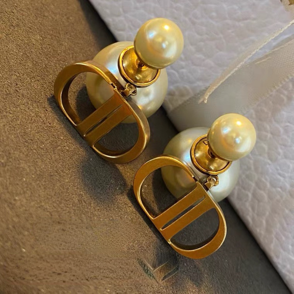 cd pearl earrings stud new baby same paragraph d dijia front and back female 925 silver needle brass retro old, Golden;silver
cd pearl earrings stud new baby same paragraph d dijia front and back female 925 silver needle brass retro old, Golden;silver