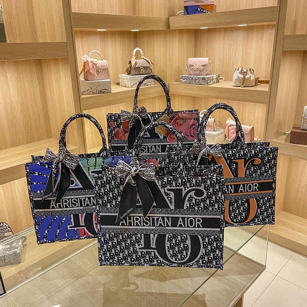 handbag giovanni autumn winter new style wind street shooting flowers contrast color tot portable fashion women's bag and silk
handbag giovanni autumn winter new style wind street shooting flowers contrast color tot portable fashion women's bag and silk