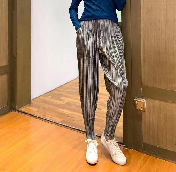 dresses beauty fashion show thin fold golden veet female foot trousers harem pants, White
dresses beauty fashion show thin fold golden veet female foot trousers harem pants, White