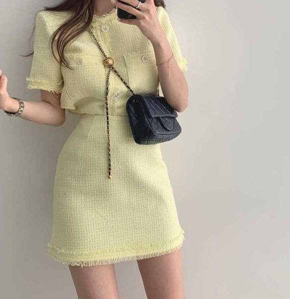 yellow o neck short sleeve woolen coat single-breasted wrap hip skirts mini summer fashion black sets temperament white wild 210610
yellow o neck short sleeve woolen coat single-breasted wrap hip skirts mini summer fashion black sets temperament white wild 210610
