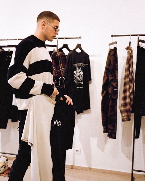 2021fw represent black vintage white tassels hiphop oversize street pullovers men women sweater
2021fw represent black vintage white tassels hiphop oversize street pullovers men women sweater