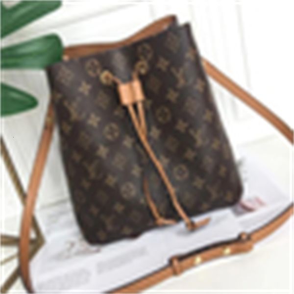 shoulder brand designer luxury body m44022 new all-match bags printing bucket bag cross female bag handbags totes iconic handles bag clu
shoulder brand designer luxury body m44022 new all-match bags printing bucket bag cross female bag handbags totes iconic handles bag clu