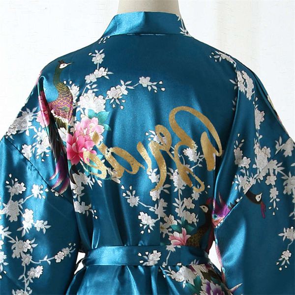 bathrobe series of gilded peacock picture bride's silk wedding dress
bathrobe series of gilded peacock picture bride's silk wedding dress