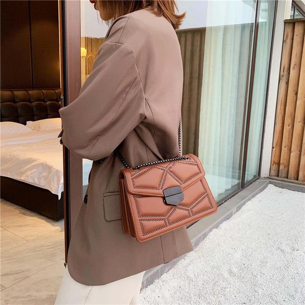 women's single shoulder messenger bag luxury designer casual all-match rivet chain wide strap pu small square bags
women's single shoulder messenger bag luxury designer casual all-match rivet chain wide strap pu small square bags