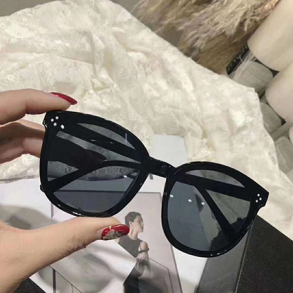 new fashion frame retro black small face polarized full designer brand sunglasses beach driving, White;black
new fashion frame retro black small face polarized full designer brand sunglasses beach driving, White;black