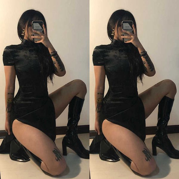 2021gothic black women mandarin neck short sleeve slim side high split cheongsam goth female dark embroidery party bodycon dress, Black;gray
2021gothic black women mandarin neck short sleeve slim side high split cheongsam goth female dark embroidery party bodycon dress, Black;gray