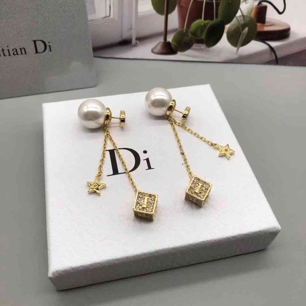designer dice d luxury star earrings family brass fashion letter female influenza jewelry temperament personality short tassel, Red;brown
designer dice d luxury star earrings family brass fashion letter female influenza jewelry temperament personality short tassel, Red;brown