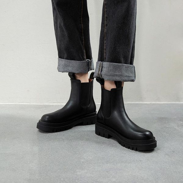 boots cylinder red leather of the same two kinds high medium heel and thick soled, Black
boots cylinder red leather of the same two kinds high medium heel and thick soled, Black