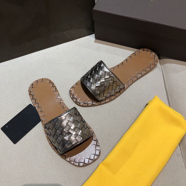 2021 brand classic hand-knitted slippers genuine leather ladies flat heel shoes fashion buckle design loafers versatile work daily beach par, Black
2021 brand classic hand-knitted slippers genuine leather ladies flat heel shoes fashion buckle design loafers versatile work daily beach par, Black