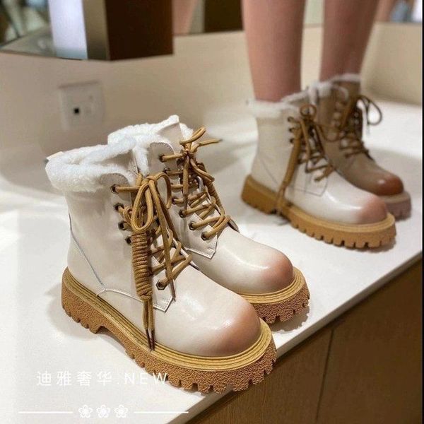 boots 2021 shoes women winter fashion brand snow real leather female for lady warm with fur black plush
boots 2021 shoes women winter fashion brand snow real leather female for lady warm with fur black plush