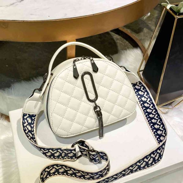 bag 2021 new fashion small round bag single shoulder messenger women's korean embroidered tassel
bag 2021 new fashion small round bag single shoulder messenger women's korean embroidered tassel