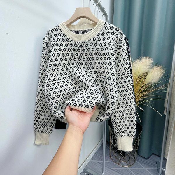 women's sweaters 2021 autumn and winter korean version of the short loose retro jacquard long-sleeved knitted sweater women, White;black
women's sweaters 2021 autumn and winter korean version of the short loose retro jacquard long-sleeved knitted sweater women, White;black