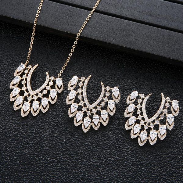 earrings & necklace famous luxury 2pcs waterdrop jewelry sets for women wedding party cubic zircon high end craft dubai bridal set d1617, Silver
earrings & necklace famous luxury 2pcs waterdrop jewelry sets for women wedding party cubic zircon high end craft dubai bridal set d1617, Silver
