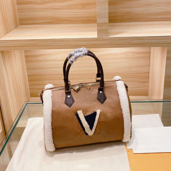 luxurys women crossbody fleece bags plush soft leather letter embroidery pillow bags girls teddy handbags casual style bags 3 colors
luxurys women crossbody fleece bags plush soft leather letter embroidery pillow bags girls teddy handbags casual style bags 3 colors