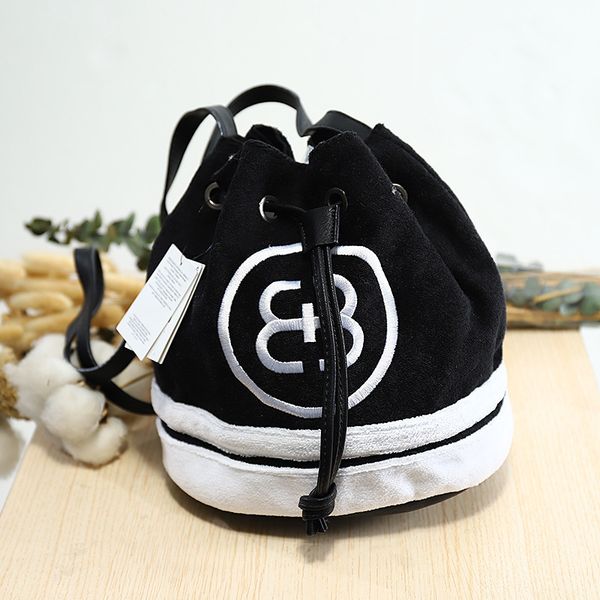spanish bag series embroidered bucket bag fashion versatile color matching women's small bucket blessing designer handbags
spanish bag series embroidered bucket bag fashion versatile color matching women's small bucket blessing designer handbags