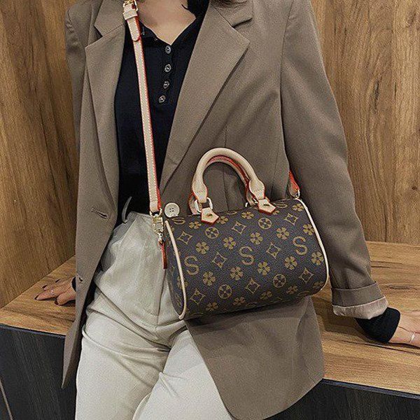 trendy retro presbyopia one shoulder diagonal handbag boston female bag pillow cute small bags
trendy retro presbyopia one shoulder diagonal handbag boston female bag pillow cute small bags