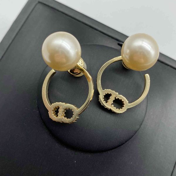 classic letter inlaid with diamond pearl earrings, Golden
classic letter inlaid with diamond pearl earrings, Golden