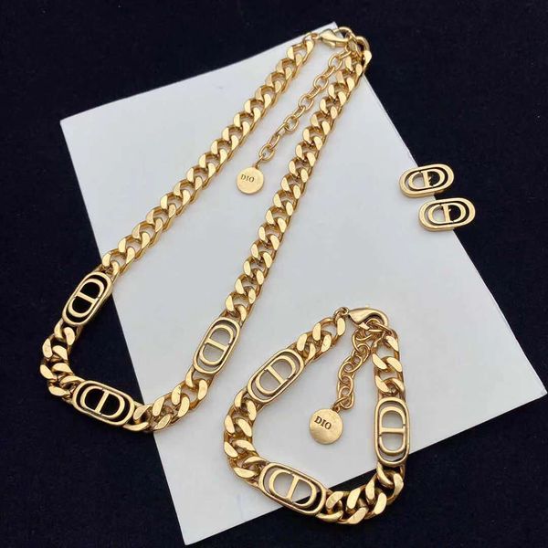 designer jewelry 2021 new style letter necklace bracelet female s925 silver needle earrings
designer jewelry 2021 new style letter necklace bracelet female s925 silver needle earrings