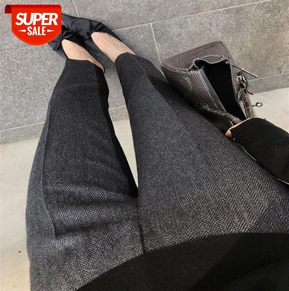 black and gray front rear color matching contrast retro style high-waist woolen tapered trousers cropped #jd1g
black and gray front rear color matching contrast retro style high-waist woolen tapered trousers cropped #jd1g