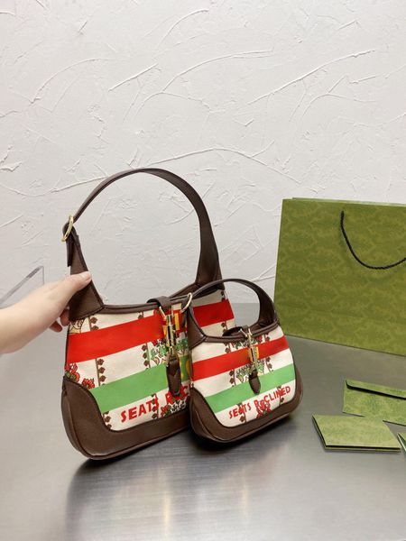 fahion bagluxury women purses handbags designers saddles single shoulder bags small baguettes underarm hobos patent leather with triangle le
fahion bagluxury women purses handbags designers saddles single shoulder bags small baguettes underarm hobos patent leather with triangle le