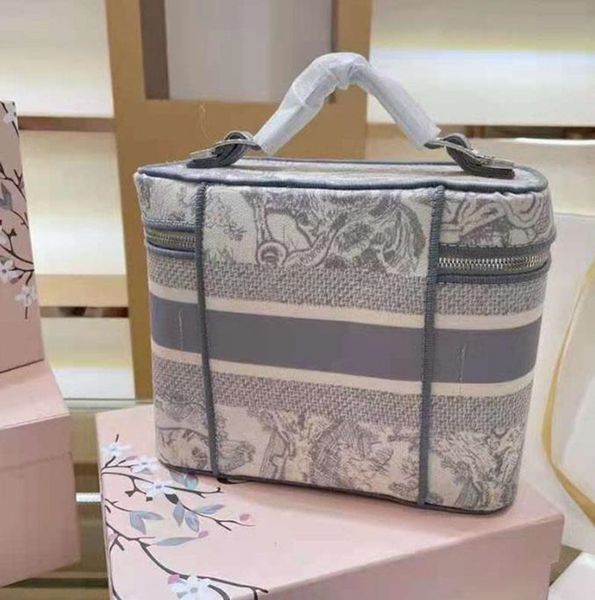 oblique embroidered Cosmetic Bags designers canvas d bag handbag luxurys brands large capacity tiger patternogy7#
oblique embroidered Cosmetic Bags designers canvas d bag handbag luxurys brands large capacity tiger patternogy7#