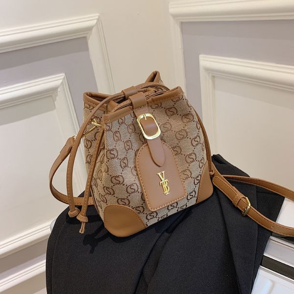 80% store online sales bag women's autumn bucket texture contrast printing single shoulder diagonal bag, Black;red
80% store online sales bag women's autumn bucket texture contrast printing single shoulder diagonal bag, Black;red