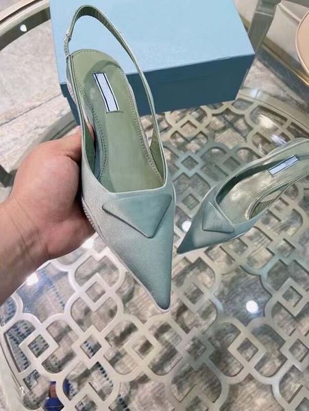 2022 new fashion designer dress shoes high heels 3cm imported silk fabric anti-skid outsole, including bags 35-40, Black
2022 new fashion designer dress shoes high heels 3cm imported silk fabric anti-skid outsole, including bags 35-40, Black