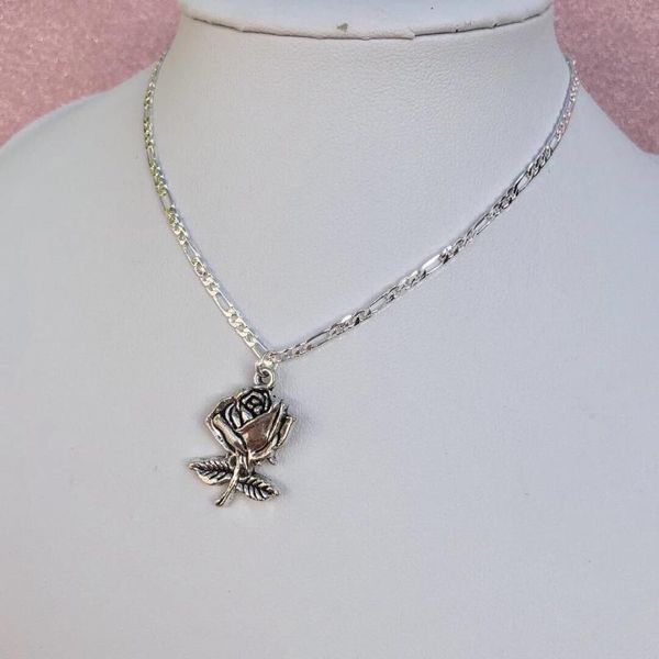 pendant necklaces minimalist silver color metal cross spider rose flower for women girlfriend gift trendy neck jewelry 2021 punk
pendant necklaces minimalist silver color metal cross spider rose flower for women girlfriend gift trendy neck jewelry 2021 punk