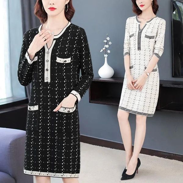 casual dresses vintage plaid straight knitted dress women fall mom elegant v neck knee-length sweater plus size long sleeve party, Black;gray
casual dresses vintage plaid straight knitted dress women fall mom elegant v neck knee-length sweater plus size long sleeve party, Black;gray