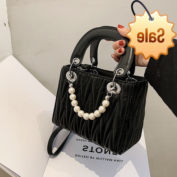female 2021 summer new one shoulder messenger fashion small square princess bag pearl chain handbag
female 2021 summer new one shoulder messenger fashion small square princess bag pearl chain handbag