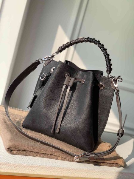 2021 leather cross body drawstring shoulder bags for women girl fashion simple portable leisure bucket bag,d027-1 size:25*25*20cm
2021 leather cross body drawstring shoulder bags for women girl fashion simple portable leisure bucket bag,d027-1 size:25*25*20cm