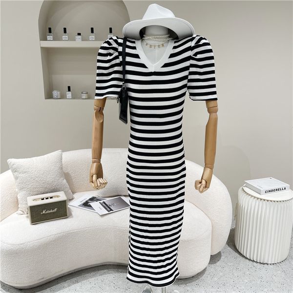 spring summer 2021 niche design striped bubble sleeve dress in bottom mesh, Black;gray
spring summer 2021 niche design striped bubble sleeve dress in bottom mesh, Black;gray