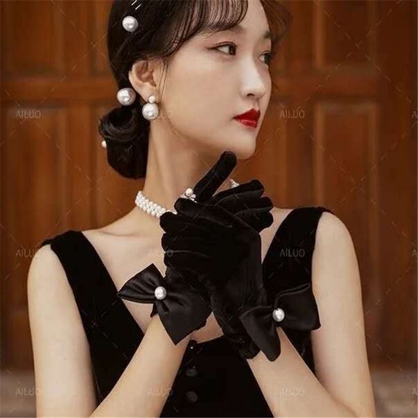 pjk bridal wedding accessories short velvet autumn bridal mittens dress gloves and winter dark gloves dress accessories, Blue;gray
pjk bridal wedding accessories short velvet autumn bridal mittens dress gloves and winter dark gloves dress accessories, Blue;gray