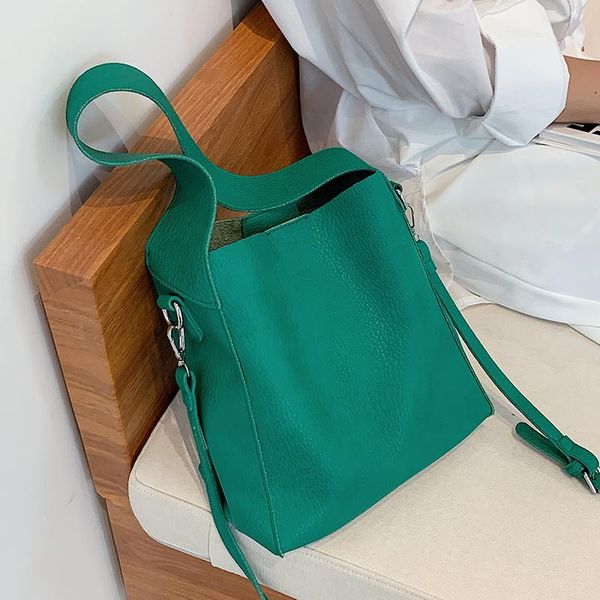 evening bags small 2021 quality pu leather bucket crossbody womens simple designer luxury shoulder purses and handbag
evening bags small 2021 quality pu leather bucket crossbody womens simple designer luxury shoulder purses and handbag