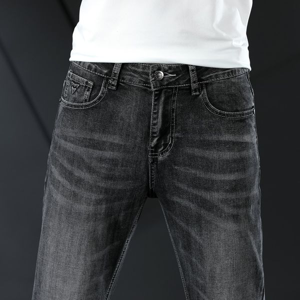coat hanger in high-quality straight line cotton denim jeans 2021 spring classic emblem embroidered black-gray jean fashion, Blue
coat hanger in high-quality straight line cotton denim jeans 2021 spring classic emblem embroidered black-gray jean fashion, Blue