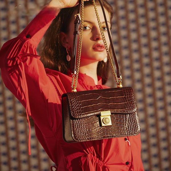 ladies chain bag fashion niche one shoulder messenger small square luxury designer women crossbody young girl bags
ladies chain bag fashion niche one shoulder messenger small square luxury designer women crossbody young girl bags